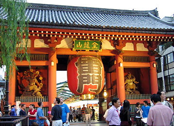 Asakusa portti.jpg